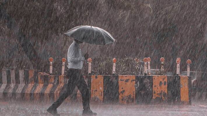 Heavy rain is likely in several districts of South Bengal including Kolkata Heavy rain is likely in several districts of South Bengal including Kolkata