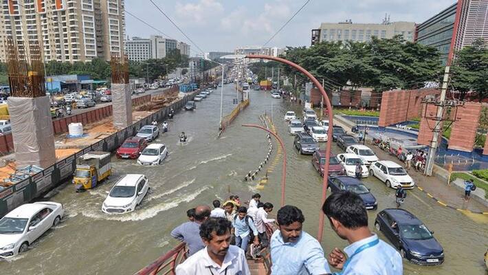 Bangalore Schools and Colleges closed TODAY due to heavy rains Bangalore Schools and Colleges closed TODAY due to heavy rains