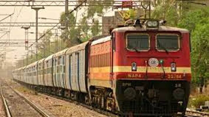 Wedding next month.. New groom dies after falling from train Wedding next month.. New groom dies after falling from train