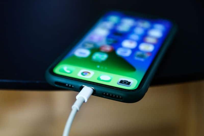 Apple Warns Users: Never Sleep Next To Your Phone When It's Charging