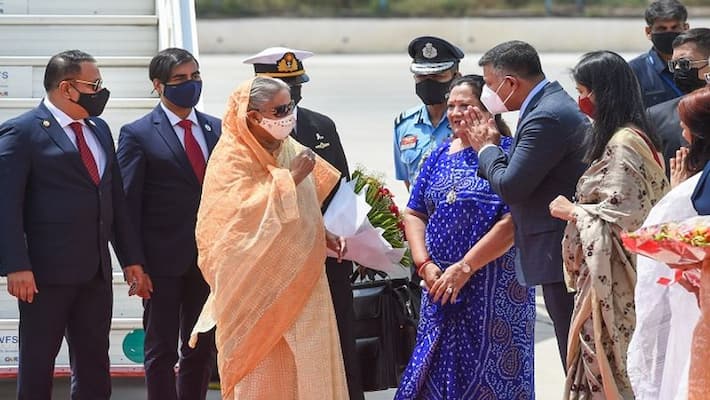 Bangladesh PM Sheikh Hasina arrives in Delhi vva