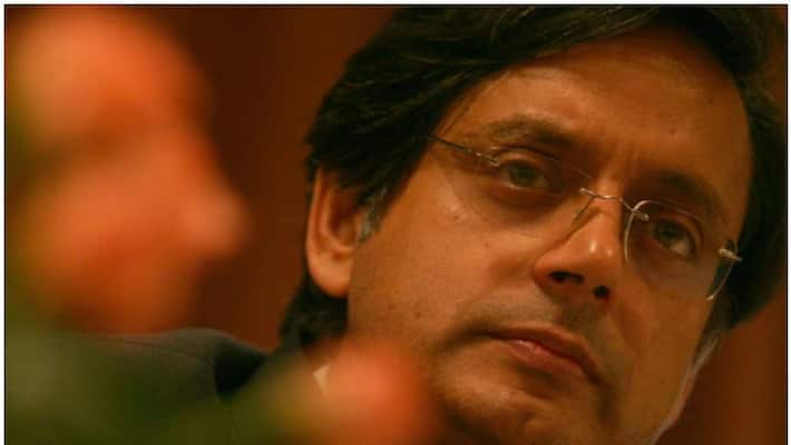 Shashi Tharoor meets sonia gandhi during bharat joro yatra ahead of Congress presidential polls bsm Shashi Tharoor meets sonia gandhi during bharat joro yatra ahead of Congress presidential polls bsm