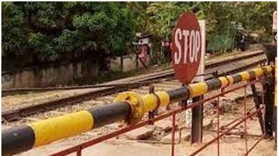 two died after being hit by a train in thrissur