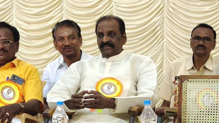 Poet Vairamuthu provided educational assistance to students in Theni Poet Vairamuthu provided educational assistance to students in Theni