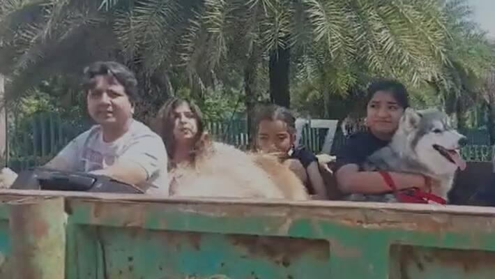 Bengaluru floods many passengers use the tractor a transport to avoid missing their flights BDD Bengaluru floods many passengers use the tractor a transport to avoid missing their flights BDD