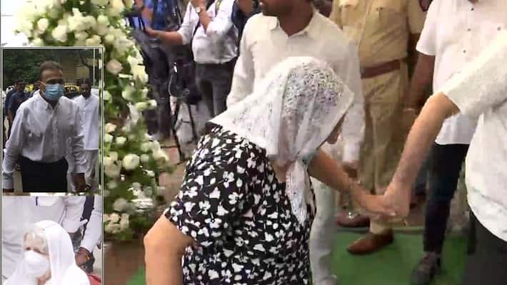 Cyrus Mistry funeral Parsi rituals continue in Mumbai farewell with Gayatri Mantra and Bhajan san Cyrus Mistry funeral Parsi rituals continue in Mumbai farewell with Gayatri Mantra and Bhajan san