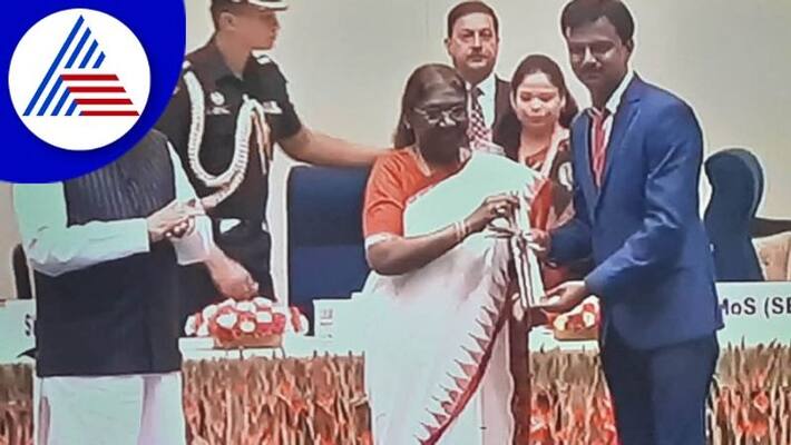 Teacher Umesh awarded by the President of india rav Teacher Umesh awarded by the President of india rav