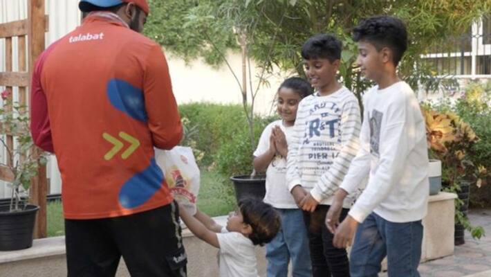 children gift food to delivery boys on mothers birthday children gift food to delivery boys on mothers birthday