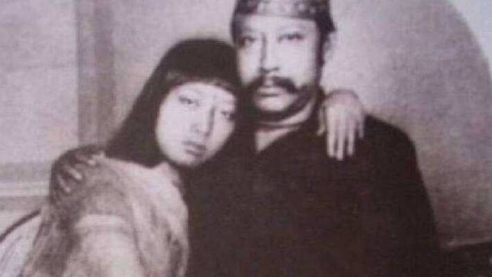 Is this the first selfie in India? Is this the first selfie in India?