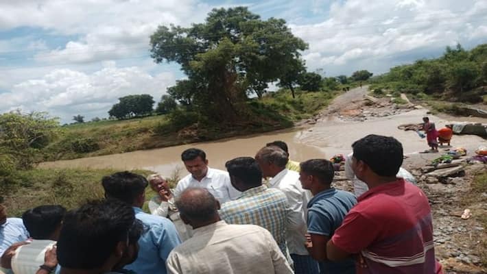 Police Constable Dead Body Found who drowned In Rain Water at Koppal rbj Police Constable Dead Body Found who drowned In Rain Water at Koppal rbj