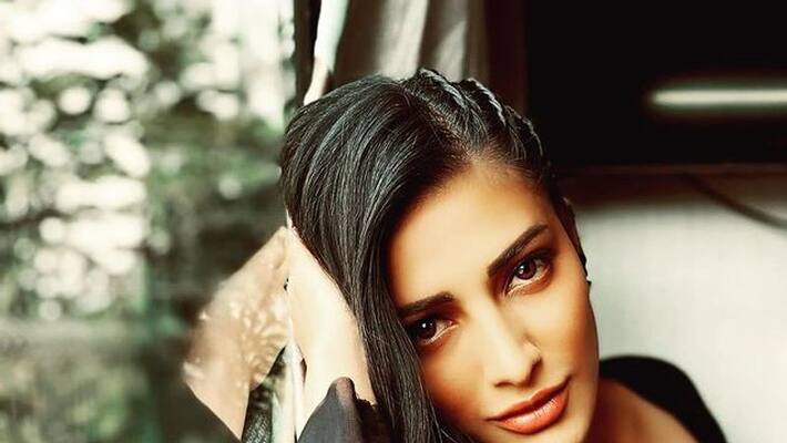 shruti haasan latest hot video shruti haasan latest hot video
