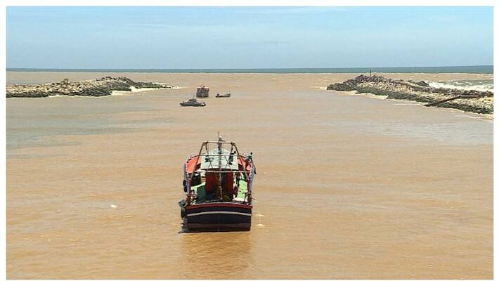 three people who were in the boat that crashed in muthala pozhi are yet to be found three people who were in the boat that crashed in muthala pozhi are yet to be found