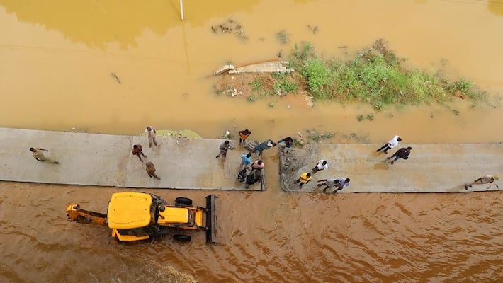 Bengaluru flood updates, multi crore Luxury Bentley, Lexus, BMW sedan, range rovers submerged in water, see video, DVG