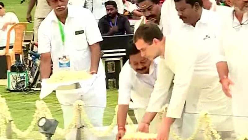 Congress MP Rahul Gandhi pays floral tribute at Rajiv Gandhi memorial in Sriperumbudur 