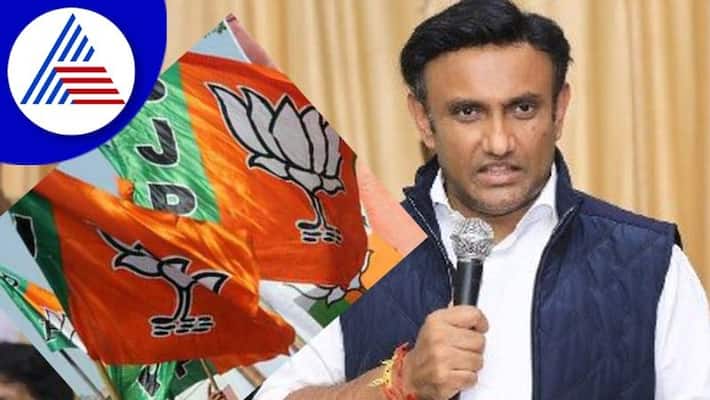karnataka health minister dr sudhakar sang banigondu elle ellide song at bjp janaspandana programme ash karnataka health minister dr sudhakar sang banigondu elle ellide song at bjp janaspandana programme ash