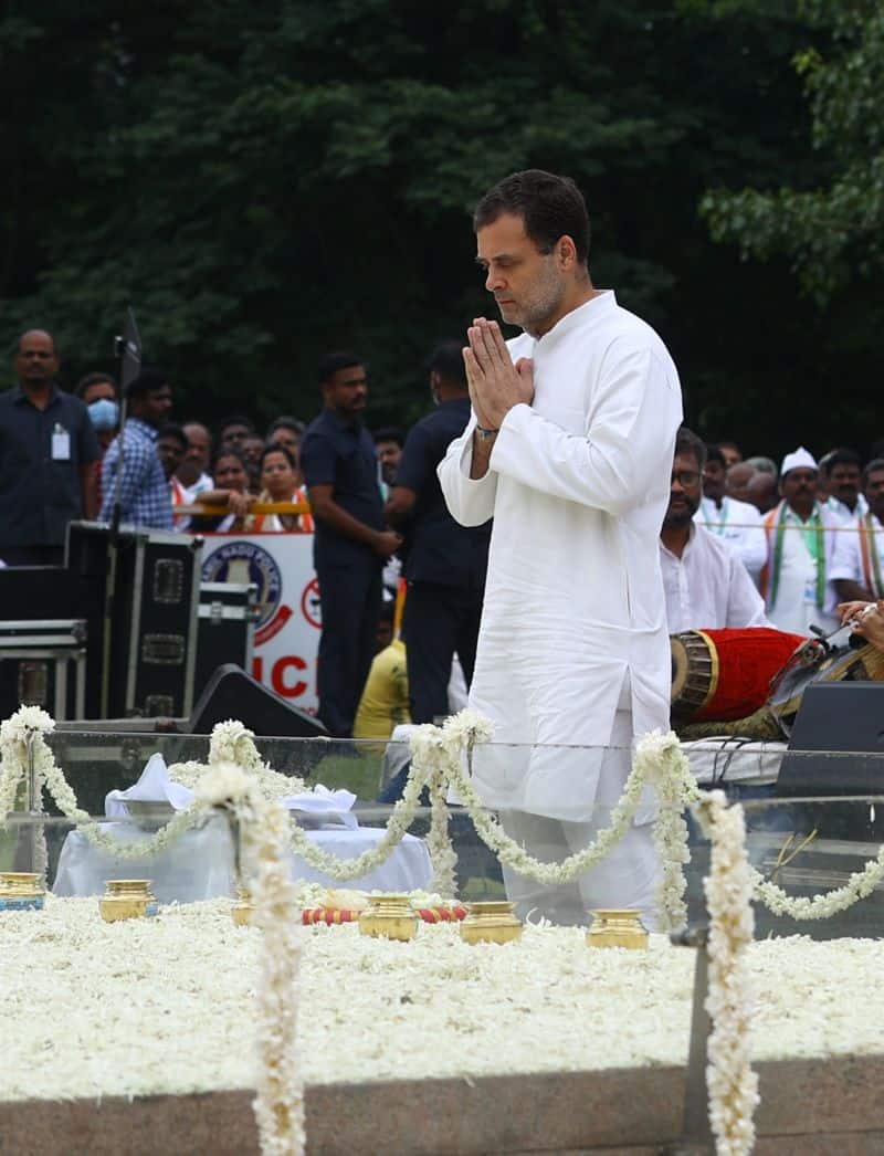 Rahul worshiped with 3 mangoes at Rajiv Gandhi memorial.. Do you know the reason?