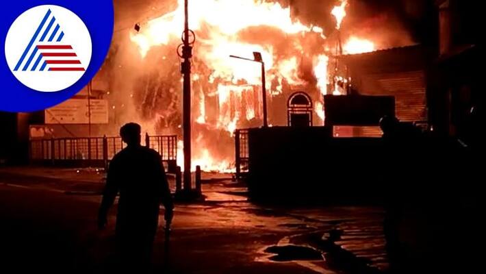 Fire accident in shopping mart in Banglore Furnitures worth crores destroyed akb Fire accident in shopping mart in Banglore Furnitures worth crores destroyed akb