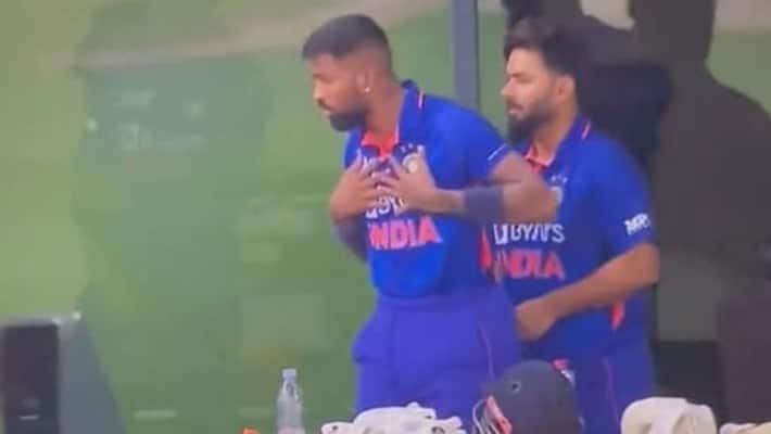 Asia Cup 2022 Misunderstanding between Hardik Pandya and Rishabh pant video goes viral dva Asia Cup 2022 Misunderstanding between Hardik Pandya and Rishabh pant video goes viral dva