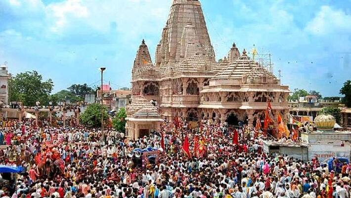 Devotee boarded a silver plane in sanwaliya seth temple chittorgarh rajasthan kpr Devotee boarded a silver plane in sanwaliya seth temple chittorgarh rajasthan kpr