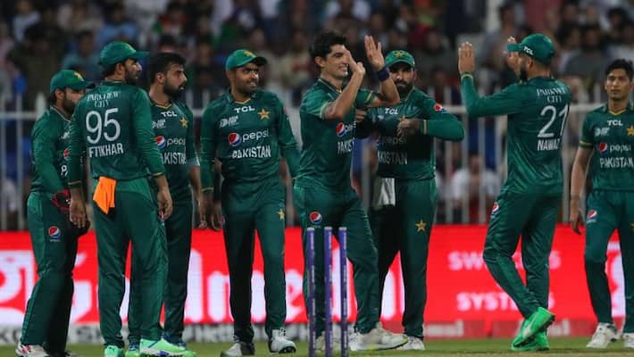 Bakwas Team: Netizens Trolls Babar Azam and Pakistan Cricket Board for terrible squad selection for T20 World Cup 2022 Bakwas Team: Netizens Trolls Babar Azam and Pakistan Cricket Board for terrible squad selection for T20 World Cup 2022