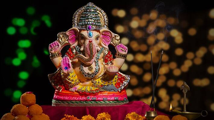 Ganesh idol fell down while being taken for immersion in hyderabad Ganesh idol fell down while being taken for immersion in hyderabad