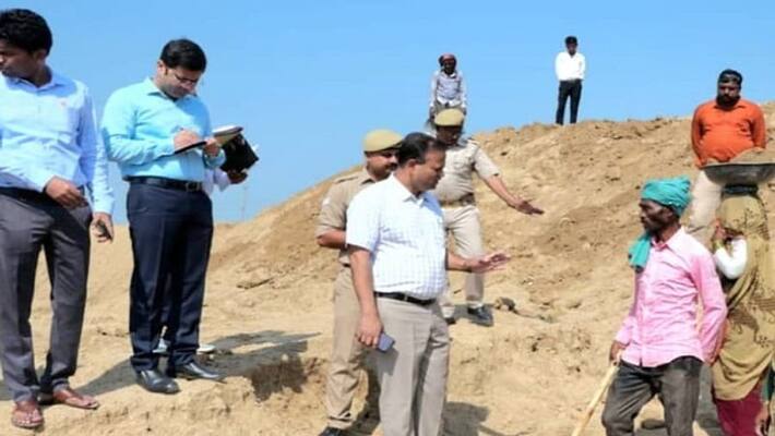 Jhansi DM Ravindra Kumar furious over delay in project Jhansi DM Ravindra Kumar furious over delay in project