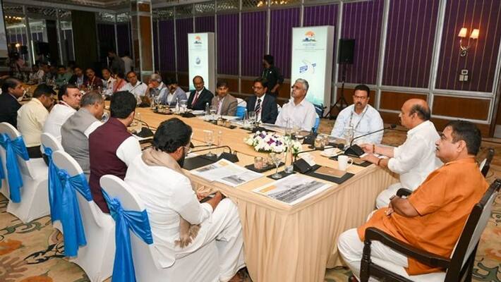 basavaraj bommai and nitin gadkari meeting Over bengaluru Roads And traffic rbj basavaraj bommai and nitin gadkari meeting Over bengaluru Roads And traffic rbj
