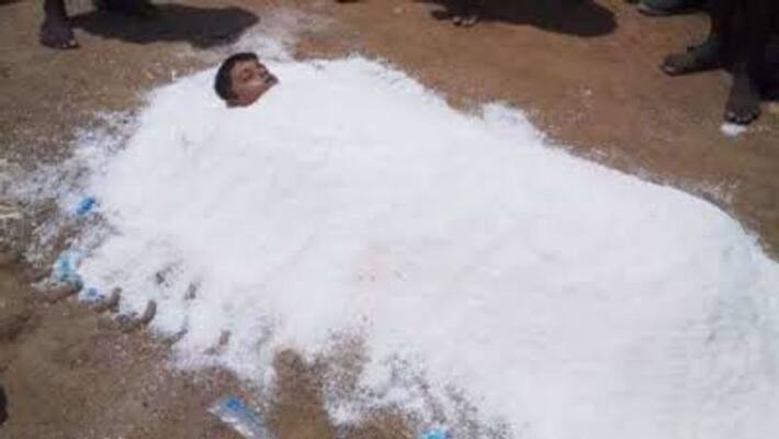 Parents who covered their son's dead body with salt. Pity he did in the hope that he would come back alive. Parents who covered their son's dead body with salt. Pity he did in the hope that he would come back alive.