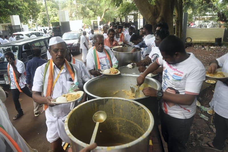 Congress Bharat Jodo Yatra, containers are like railway sleeper compartments, the secret of Rahul Gandhi shoes kpa