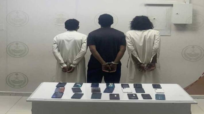 three arrested for stealing mobile phones from a shop in Saudi Arabia three arrested for stealing mobile phones from a shop in Saudi Arabia