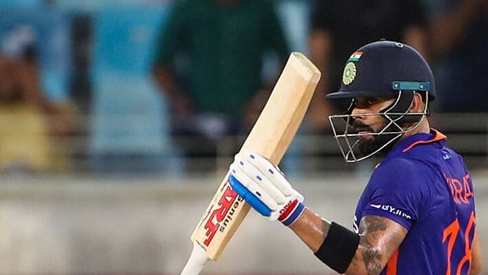 Pakistan cricket fan beautiful reaction after getting autographed bat of Virat Kohli post 71th century, denied bat for one crore rupees, DVG Pakistan cricket fan beautiful reaction after getting autographed bat of Virat Kohli post 71th century, denied bat for one crore rupees, DVG