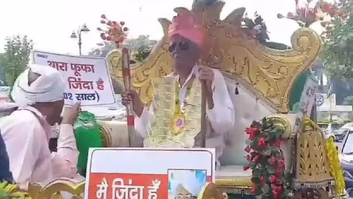 centenarian unique protest against Haryana government, he dead in govt records shows up in chariot to prove he's alive akb centenarian unique protest against Haryana government, he dead in govt records shows up in chariot to prove he's alive akb