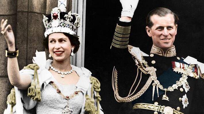 Nizam of Hyderabad gave Queen Elizabeth II a necklace with 300 diamonds as a wedding gift. Nizam of Hyderabad gave Queen Elizabeth II a necklace with 300 diamonds as a wedding gift.