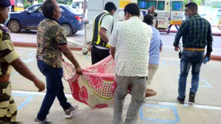 ranchi news viral picture of patient been carried in bed sheet at birsa munda airport which get award for its good facilities asc ranchi news viral picture of patient been carried in bed sheet at birsa munda airport which get award for its good facilities asc