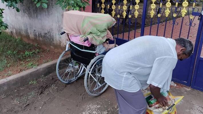 son brings mothers body to crematorium in wheelchair son brings mothers body to crematorium in wheelchair
