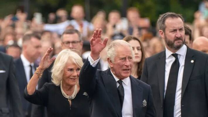 charles returns to buckingham palace from balmoral palace to proclaimed king tomorrow charles returns to buckingham palace from balmoral palace to proclaimed king tomorrow