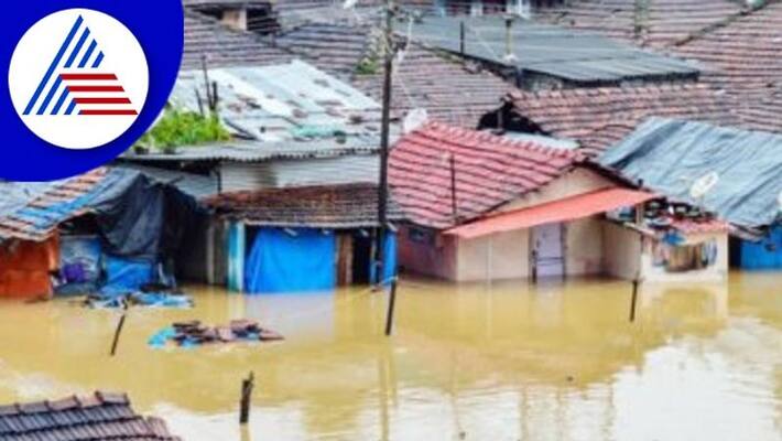 Karnataka Floods victims tear up in front of officials bengaluru rav Karnataka Floods victims tear up in front of officials bengaluru rav
