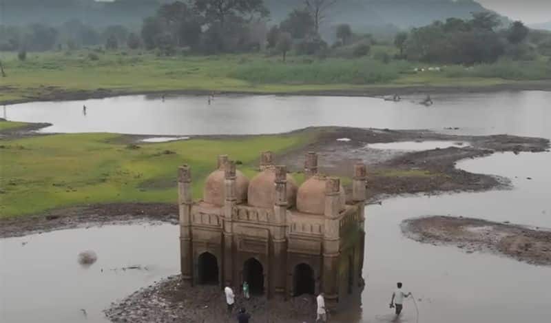 water levels of the Phulwaria Dam reservoir dropped then reveal a mosque, Interesting Story Noori Masjid of Bihar kpa