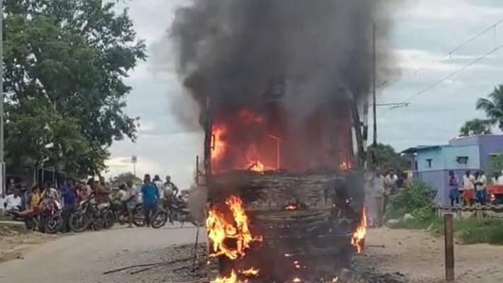 Arakkonam School Bus Fire accident - Viral videos Arakkonam School Bus Fire accident - Viral videos