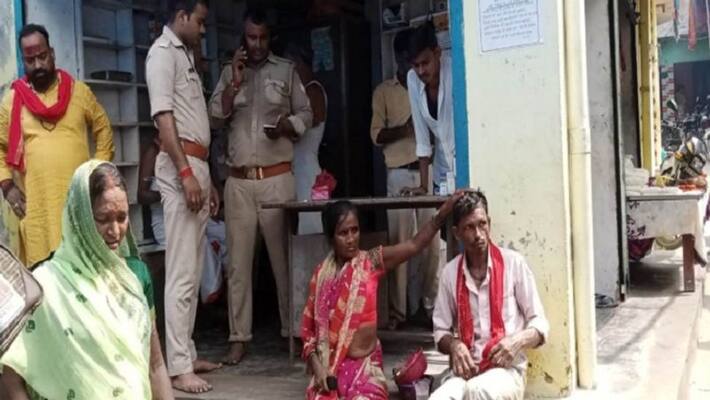 Kaushambi What kind of faith is this devotee cut his tongue and offered it Sheetla Mata temple know what is whole matter Kaushambi What kind of faith is this devotee cut his tongue and offered it Sheetla Mata temple know what is whole matter