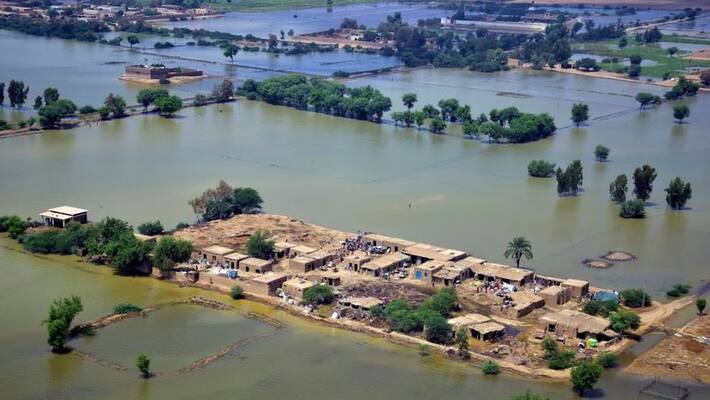 Impact of floods on Pakistan's economy Can reduce growth from 5% to 3%: Reports Impact of floods on Pakistan's economy Can reduce growth from 5% to 3%: Reports