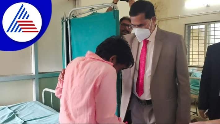 High Court Judge surprise visits to Udupi District Hospital gow High Court Judge surprise visits to Udupi District Hospital gow