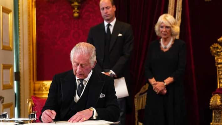King Charles III proclamation: Use of ink pot gifted by Prince William and Harry seen as show of support? snt King Charles III proclamation: Use of ink pot gifted by Prince William and Harry seen as show of support? snt