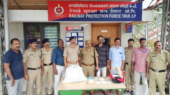 Unclaimed bag found and checked Huge haul of drugs seized at Tirur railway station Unclaimed bag found and checked Huge haul of drugs seized at Tirur railway station