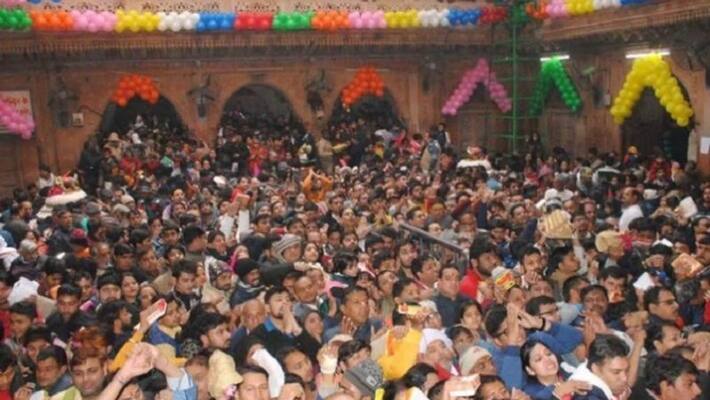 Mathura Accidents of Janmashtami in Banke Bihari temple did not take lessons female devotees fainted due to suffocation in crowd Mathura Accidents of Janmashtami in Banke Bihari temple did not take lessons female devotees fainted due to suffocation in crowd