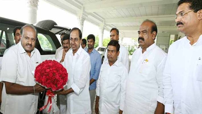 Telangana CM KCR Entering National Politics Before vijayadashami Festival:Kumaraswamy Telangana CM KCR Entering National Politics Before vijayadashami Festival:Kumaraswamy