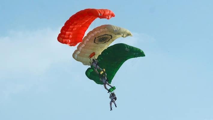 5 top destinations for paragliding in India drb