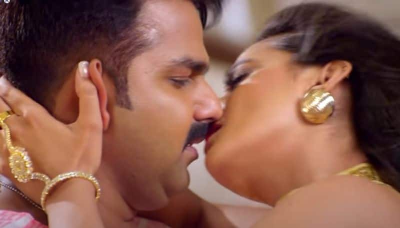 800px x 457px - SEXY Bhojpuri video: Akshara Singh and Pawan Singh's HOT bedroom romance  goes VIRAL (WATCH)