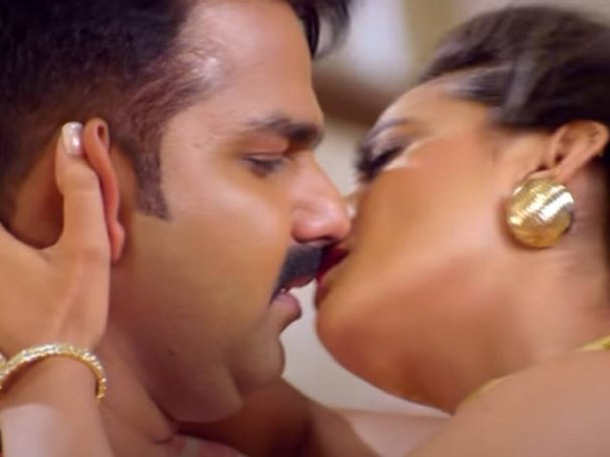 Xxx Amrapali Videos - SEXY Bhojpuri video: Akshara Singh and Pawan Singh's HOT bedroom romance  goes VIRAL (WATCH)