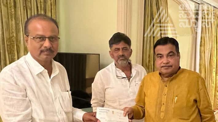 DK Shivakumar and R Dhruvanarayana meets Minister Nitin Gadkari at Chamarajanagar gvd DK Shivakumar and R Dhruvanarayana meets Minister Nitin Gadkari at Chamarajanagar gvd